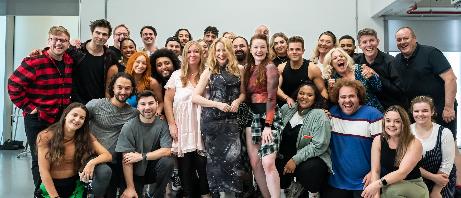 Kylie Surprises the Cast of I Should be So Lucky